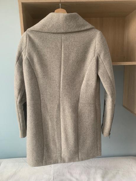 Sivý kabát, bershka,s