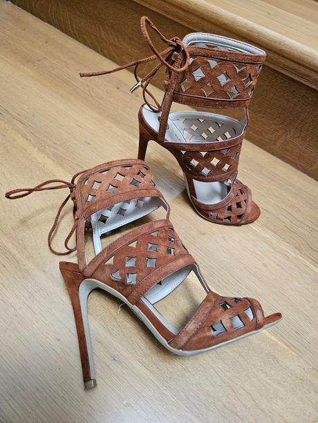 Šnurovanie topánky, river island,37