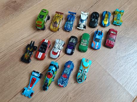 Male kovove auticka hotwheels,
