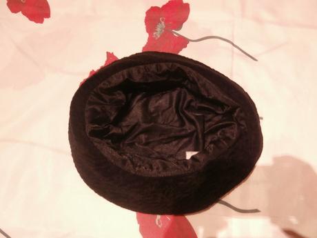 Elegantný, dámsky klobúčik/čiapka, m