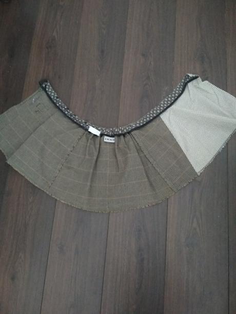 Dievčenská suknička, 122