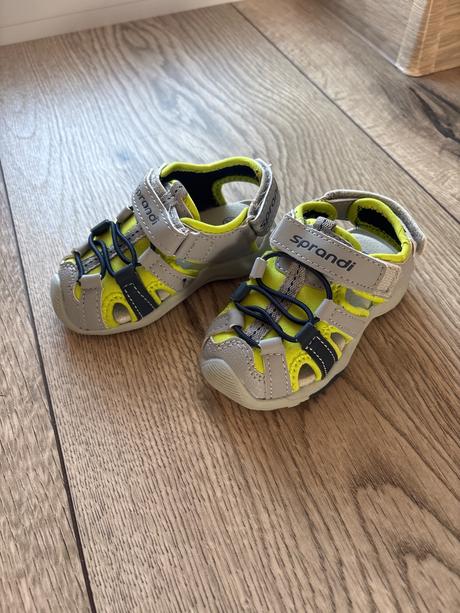 Sandálky, sprandi,22
