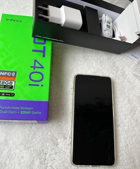 "ako nové" infinix hot 40i 4 gb/128 gb zlatý za90e, 