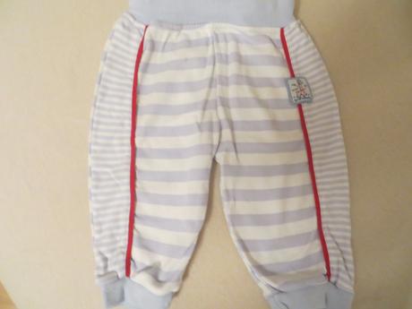 Bledomodré pásikavé tepláky, 74