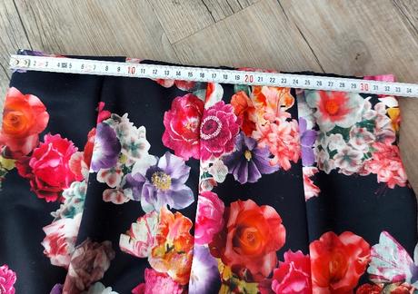 Kvetinová sukňa, atmosphere,36