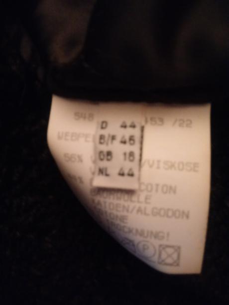 Pekný decentny kabat., 44