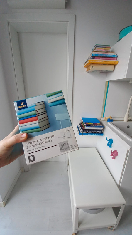 Neviditeľná polička na knihy,