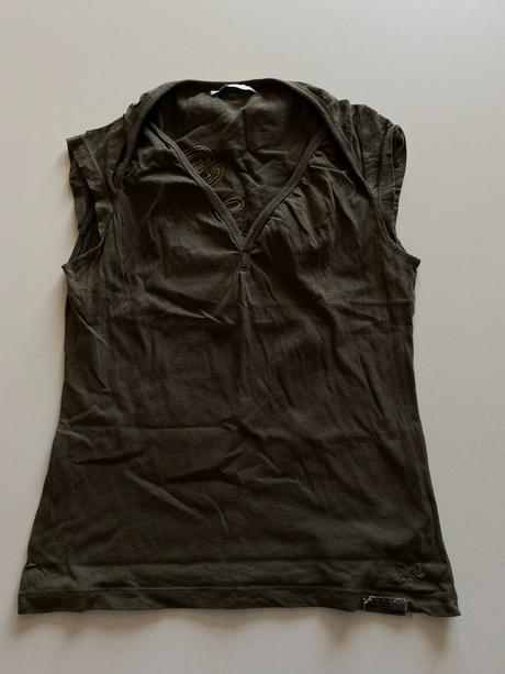 Tričko s aplikáciou na chrbte, s