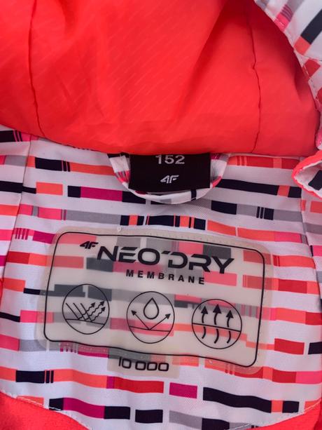 Lyžiarský set pre dievča-10r (lyže+palice+súprava), 152