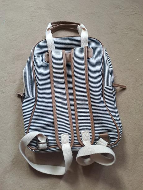 Stylovy letny ruksak  modrobiely z accessories, 