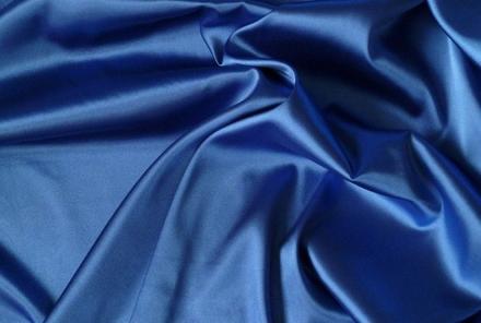 Satén tmavo modrý, 