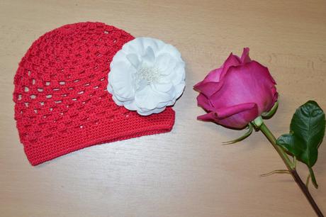 Háčkovaná čiapočka s kvetom, <50 - 158