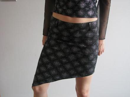 Flitrovaná sukňa - šikmá, s