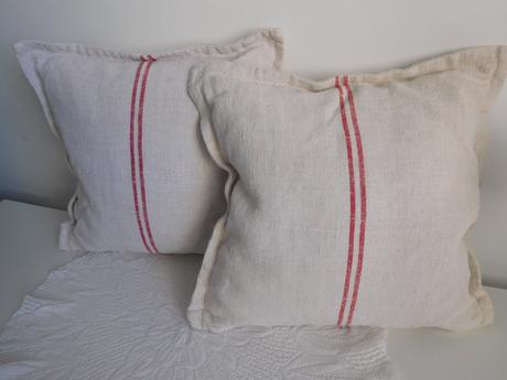 Vankúše menšie , vačšie, podlhovasté,, 