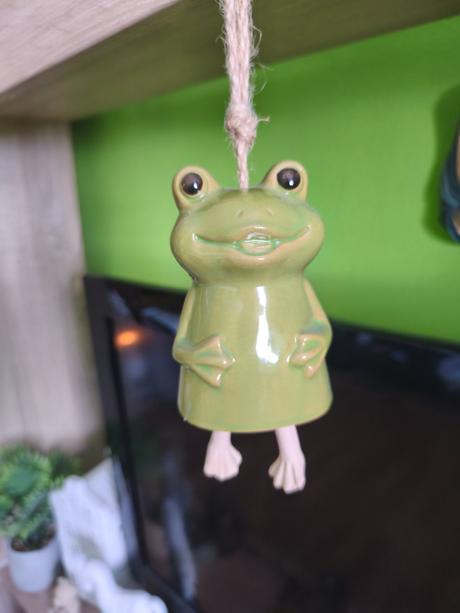 Keramická závesná dekorácia žabka,