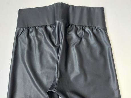 Nohavice koženkového vzhľadu, s