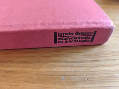 Kniha mladomanželia na mucholapke, 