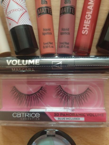 Balík dekoratívnej kozmetiky, 