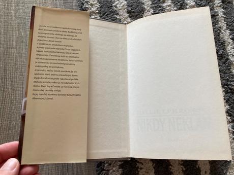 Nikdy neklam (2010),