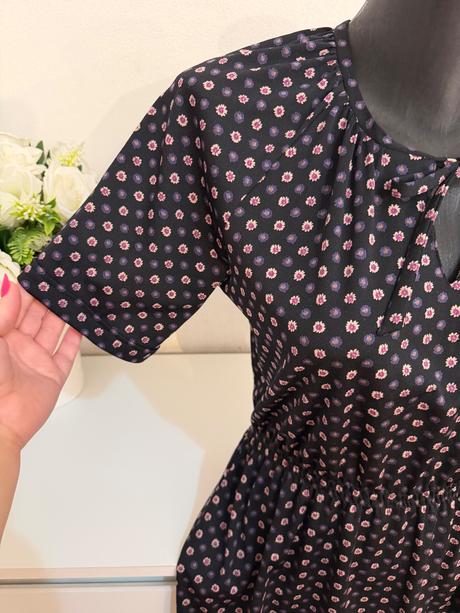 Romantické kvetinové šaty v midi dĺžke, m