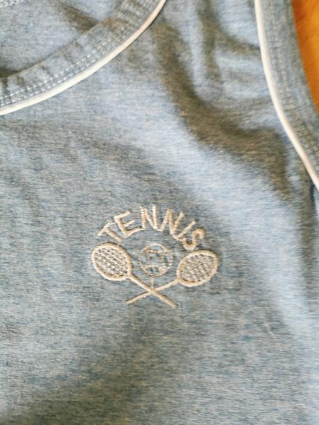 Športova suprava na tenis, l