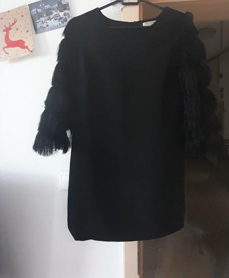 Šaty so strapcami, s