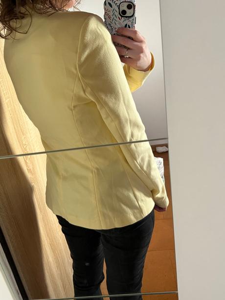 Žlté sako, reserved,s