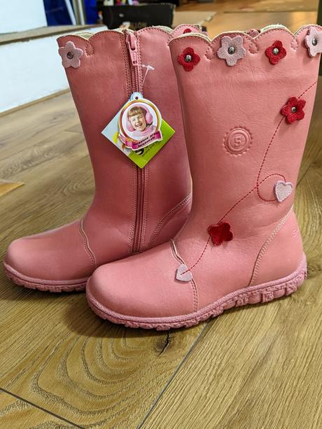 Dievčenské čižmy, 33