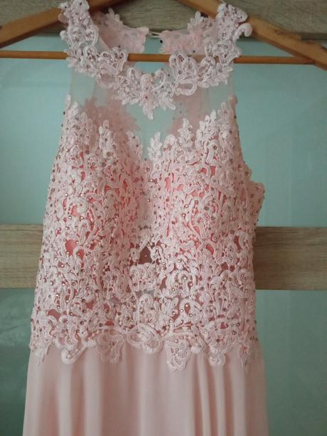 Krásne elegantné šaty, 36