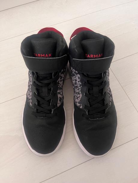 Basketbalové tenisky, 38