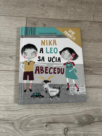 Nina a leo sa učia abecedu,
