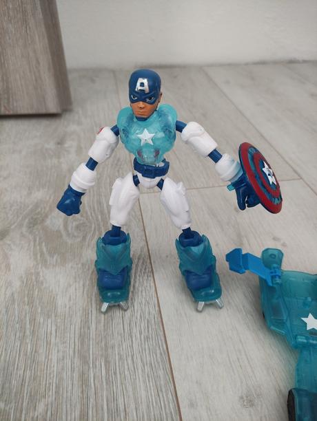 Captain america+ robot, 