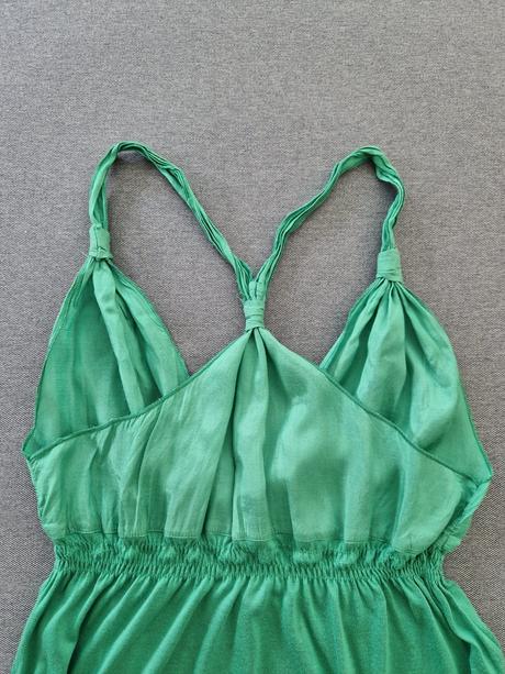 Zaujímavé letné šaty, s