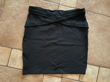 Cierna sukna, reserved,m