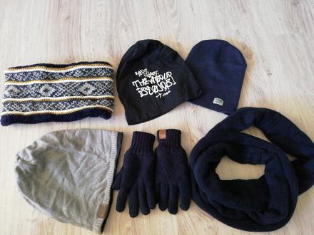 Čiapky a tunely, 152