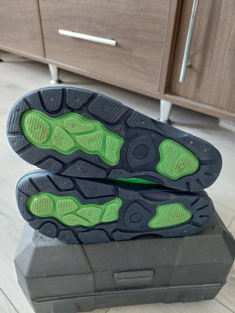 Gumáky do dažďa, 32