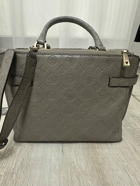 Kabelka guess, guess