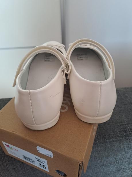 Topánky na 1sv prijmanie, 36