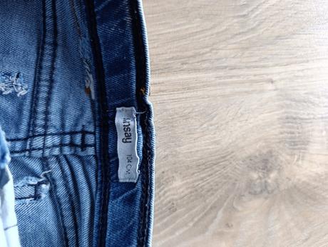 Chlapčenské roztrhané rifle, sinsay,104