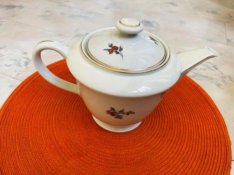 Starožitná porcelánová konvica, 