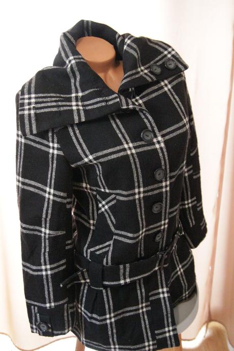 Čierny biely kabát s, s