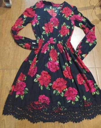 Kvetovane šaty s krajkou, 36