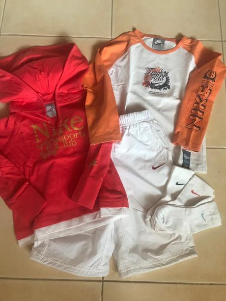 Kraťasy pod koleno s tričkami, nike,104