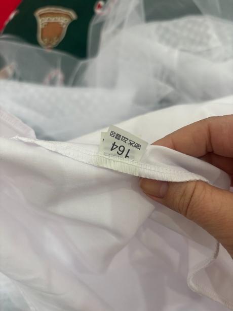 Slavnostne saty, 146