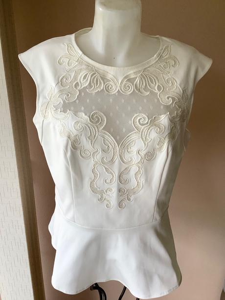 Krásny top/z, lipsy london,40