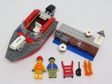 Lego city 60213 dock side fire,