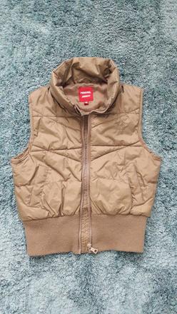 Dievčenská vesta, 140