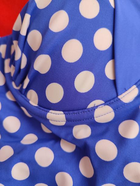 Jednodielne plavky, 42