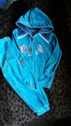 Teplákova súprava, 98