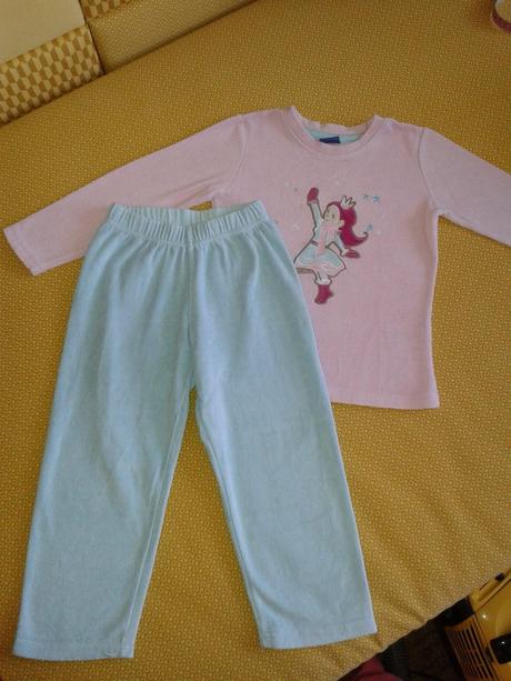 Teplučké pyžamo, lupilu,98